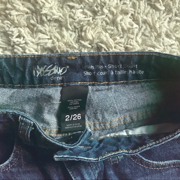 💙 HIGH RISE JEAN SHORTS 💙 - Picture 3 of 3